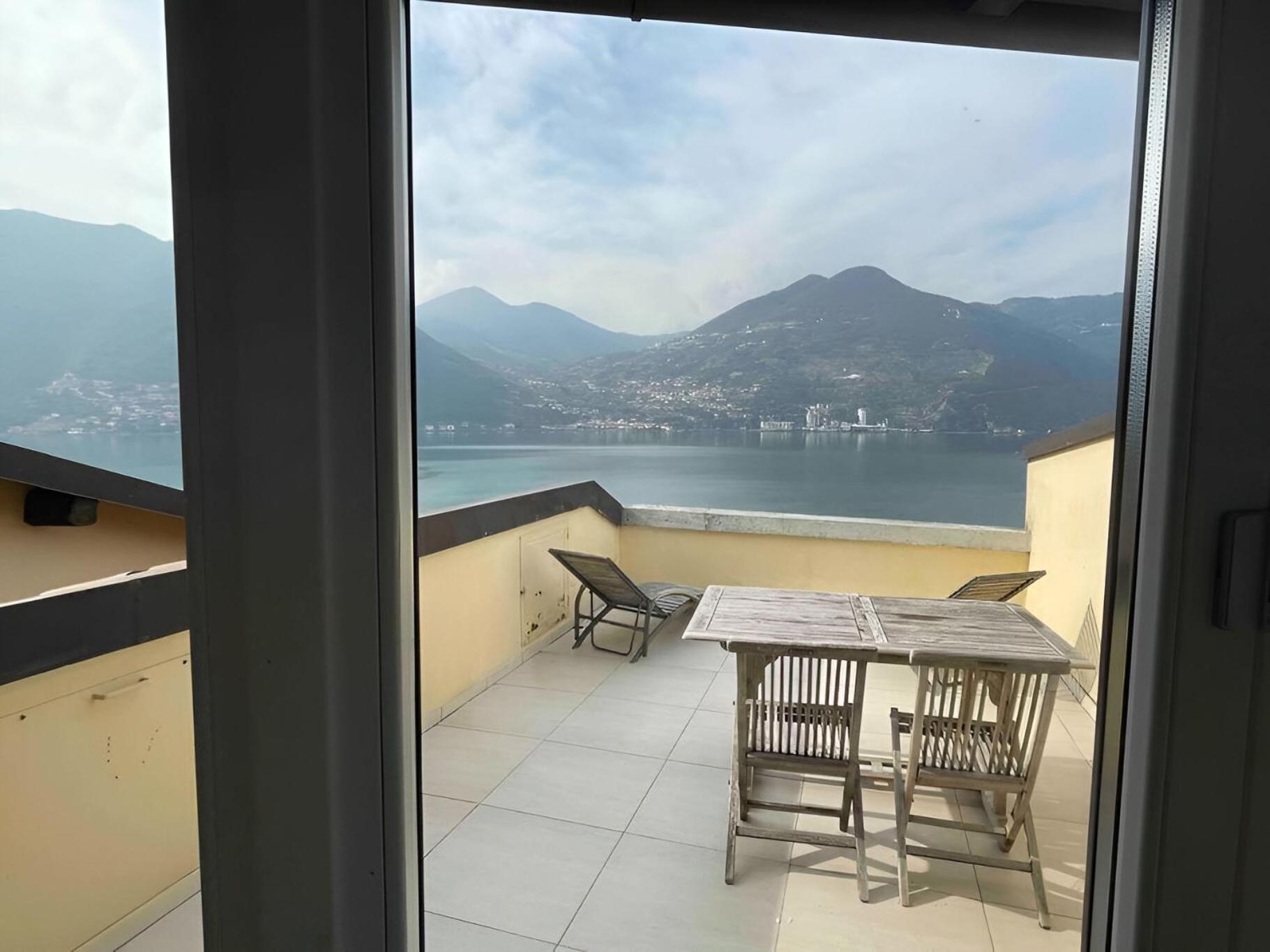 Casa Pg - Appartamento Vista Lago Monte Isola Bagian luar foto