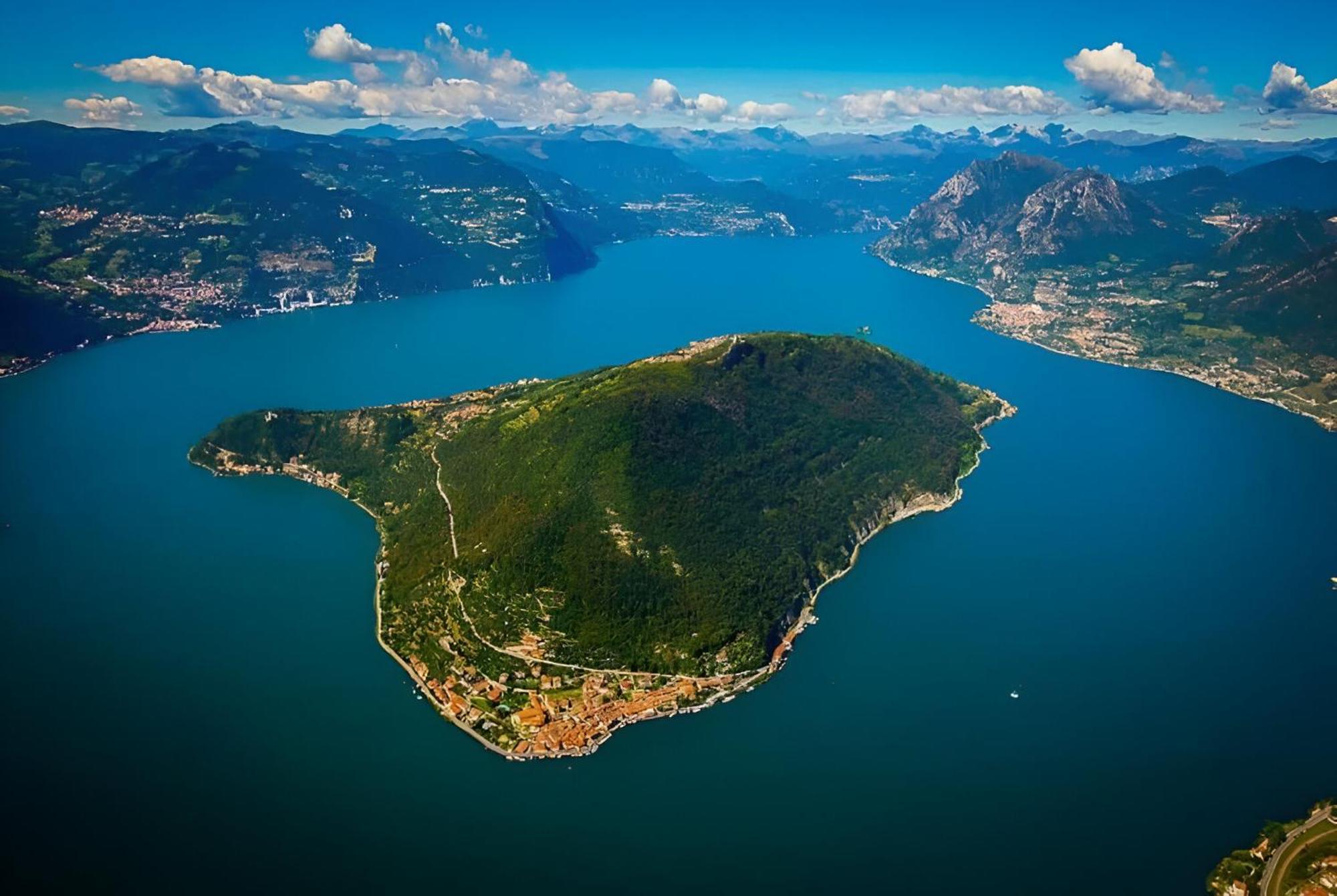 Casa Pg - Appartamento Vista Lago Monte Isola Bagian luar foto